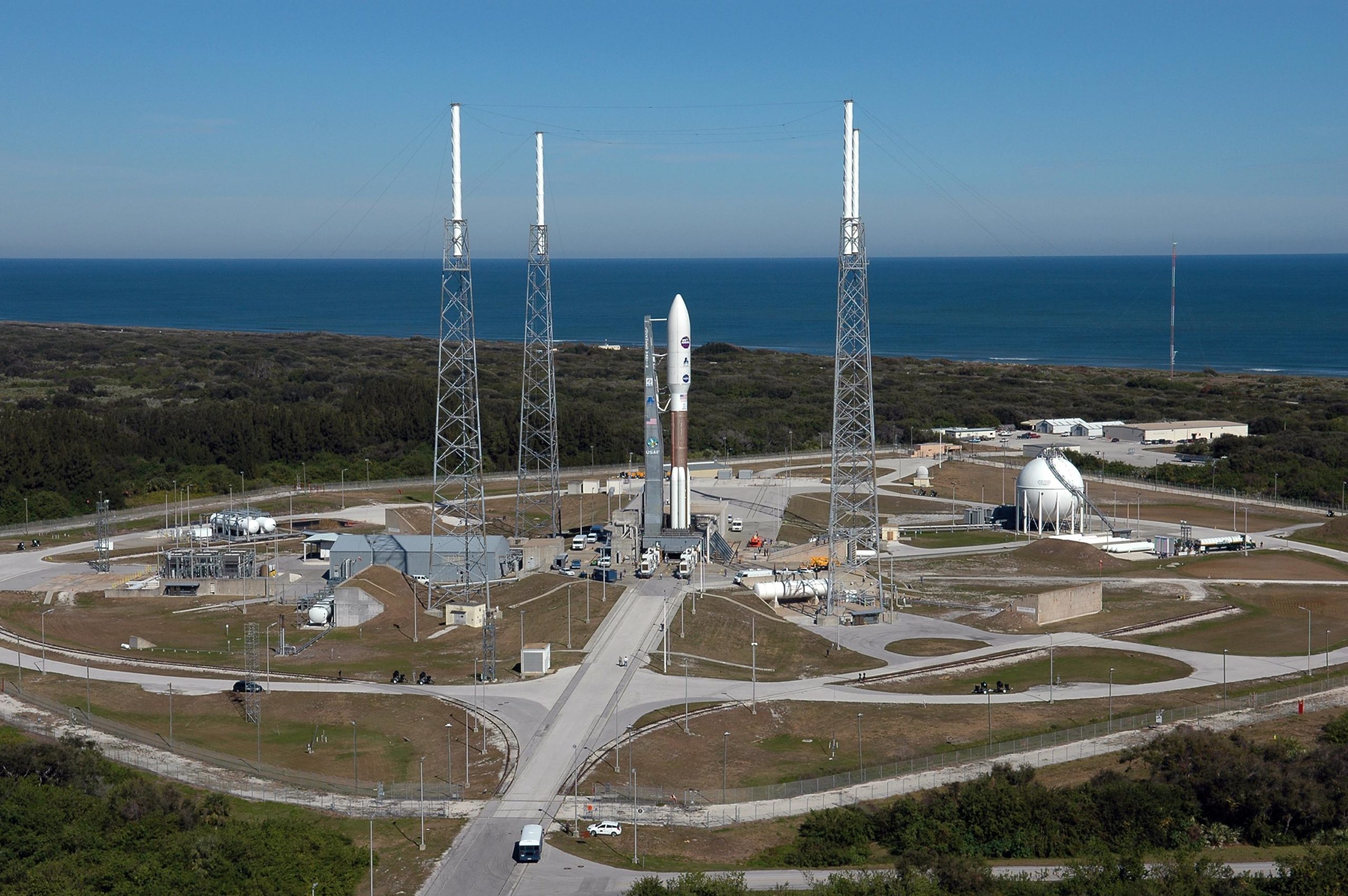 atlas_v_551_at_launch_pad_41